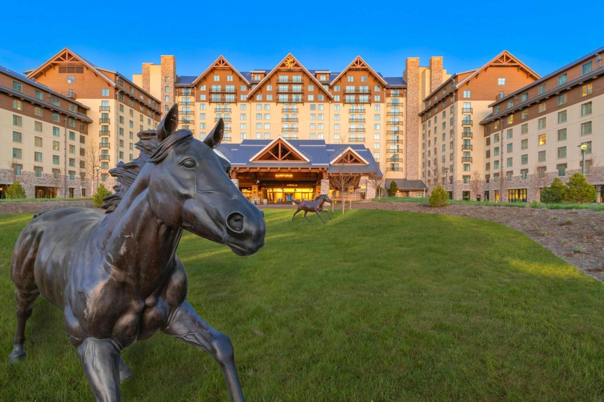 Gaylord Rockies & Convention Center Hotel 4*