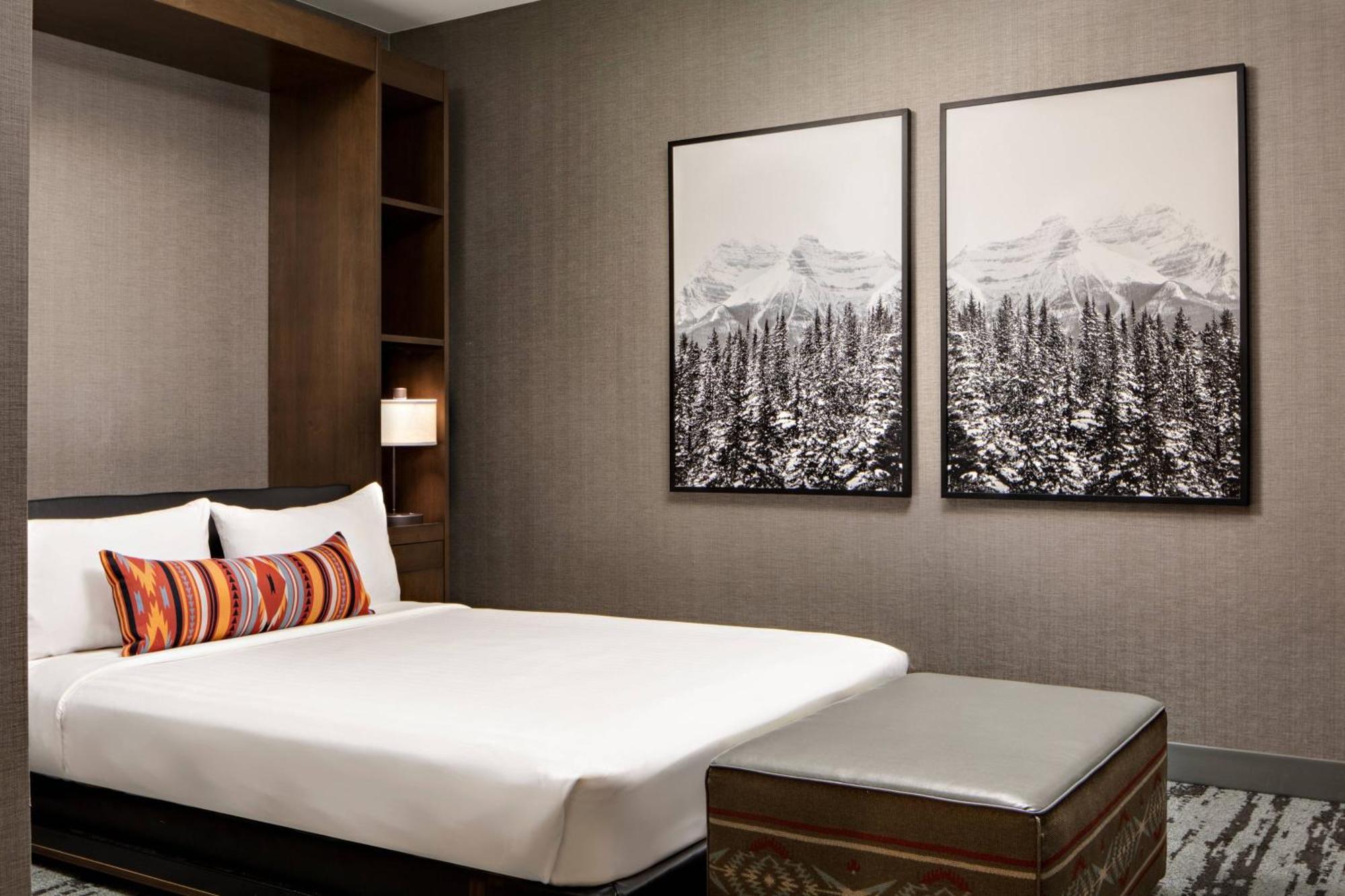 Gaylord Rockies & Convention Center Hotel 4*