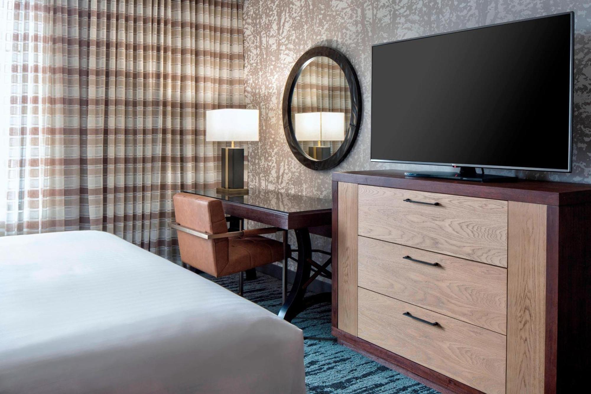 Gaylord Rockies & Convention Center Hotel