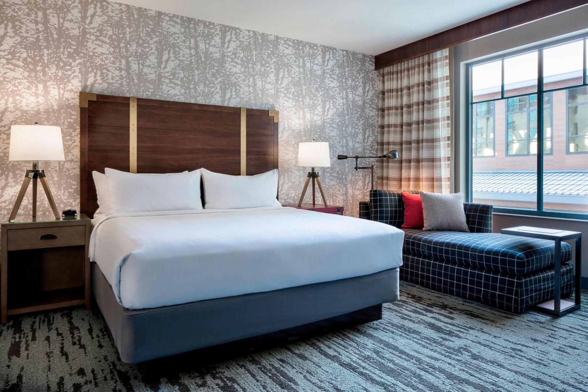 Gaylord Rockies & Convention Center Hotel 4*